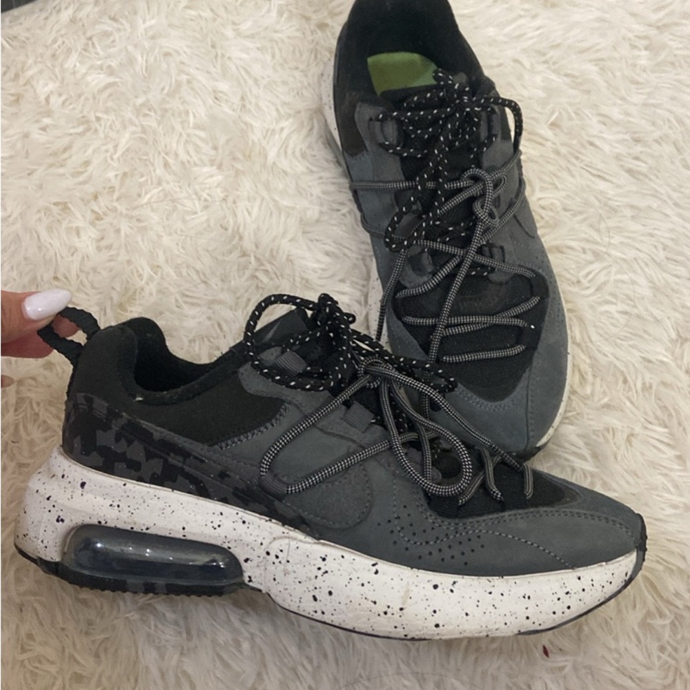 Nike Black and Gray Sneakers with Air Cushioning